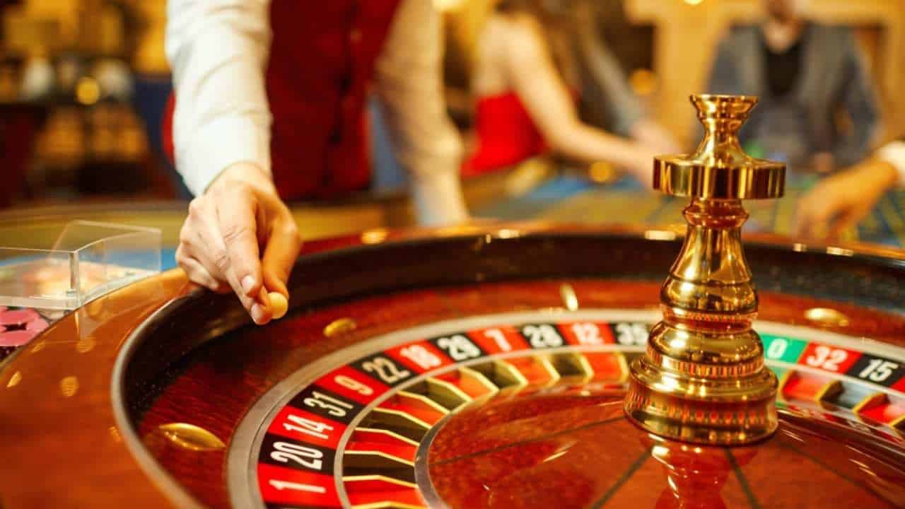 Live Casino Magic: The Allure of Poker Tables