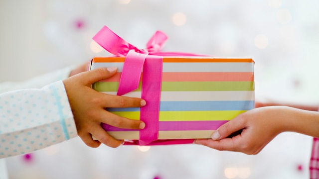 Corporate Gifting Strategies for Building a Strong Company Culture
